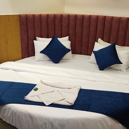 Hotel Campus Ahmadábád Kültér fotó