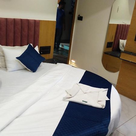 Hotel Campus Ahmadábád Kültér fotó